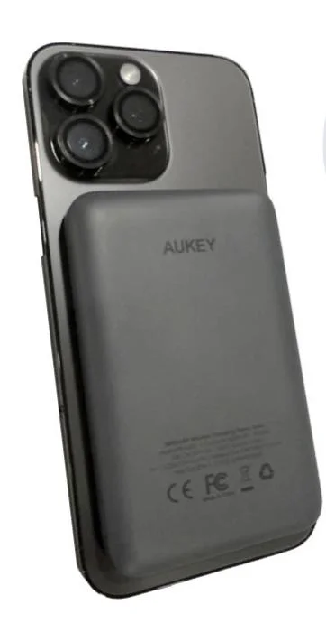 Aukey PB-MS03 MagFusion Slim 5000mAh Magnetic Wireless Power Bank