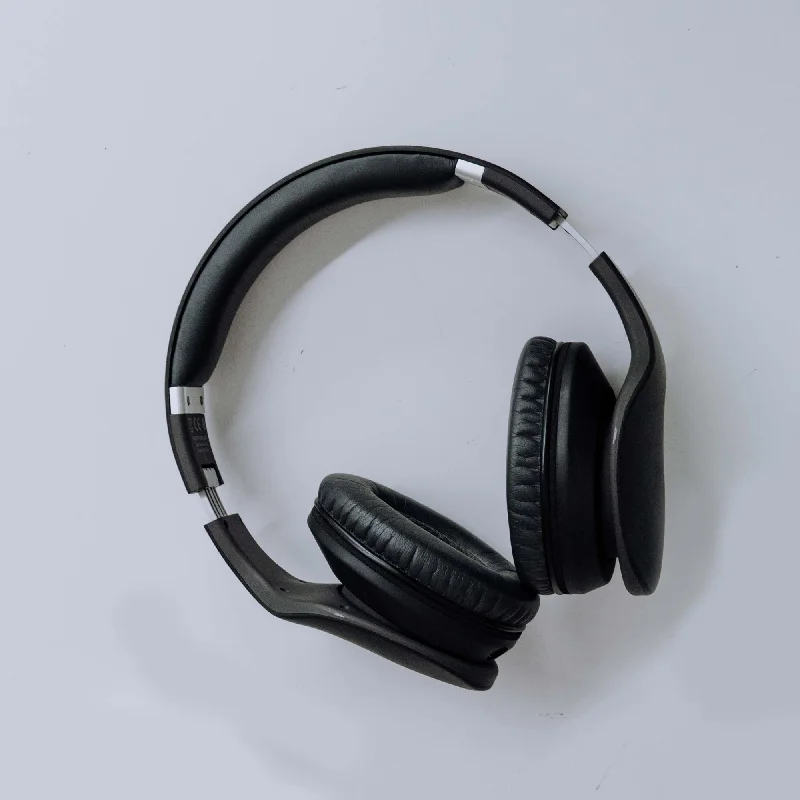 Black round stylish headphone