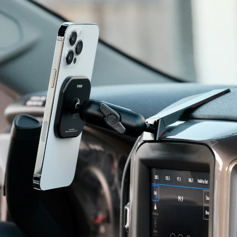 Chevrolet Silverado 2019-2024 | Silverado HD 2020-2024 and GMC Sierra 1500 2019-2021 | Sierra HD 2020-2023 with 7-in.|8-in. display Phone Mount for MagSafe