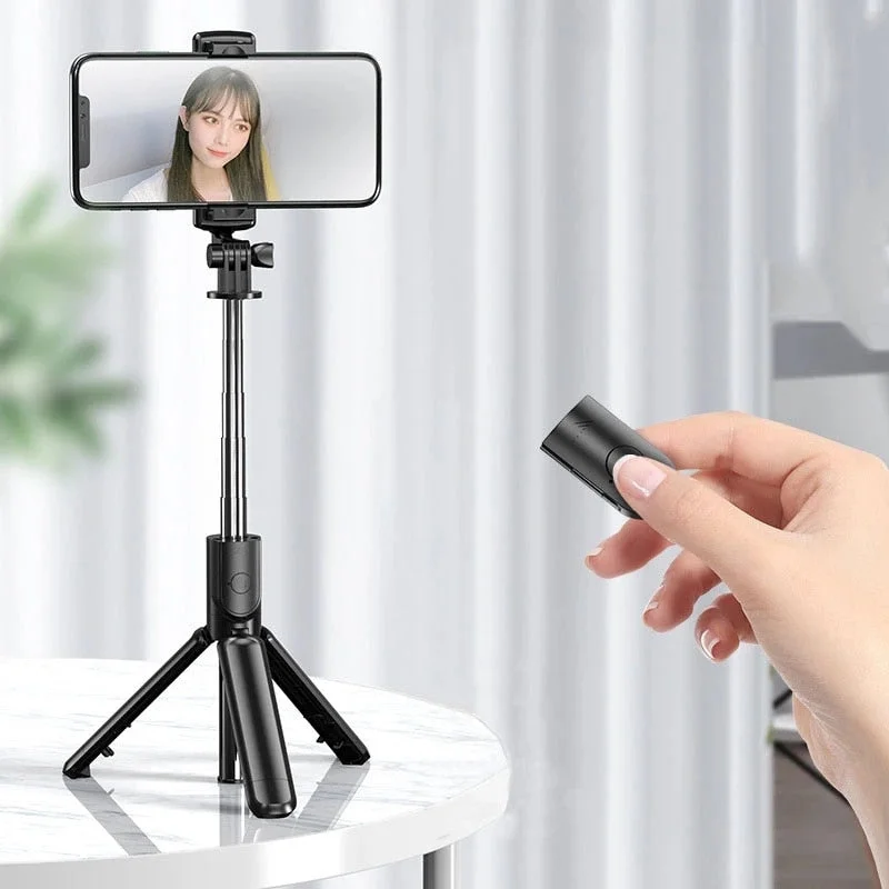 Retraceable Bluetooth Selfie Stick